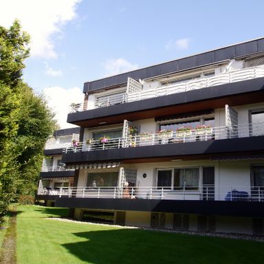 Ein Stück Lebensqualität – Wohnen im Erdgeschoss mit Balkon