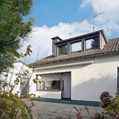 Familienparadies: 5 Zimmer, Mega-Garten – Ihr Raum für Träume!
